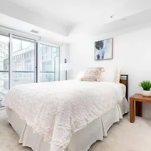 https://upscale-modern-2bd-den-2ba-heart-of-downtown.hotelstorontoontario.org