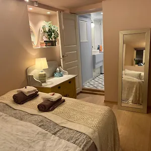 https://brand-new-flat-parking.hotelsinbergen.net